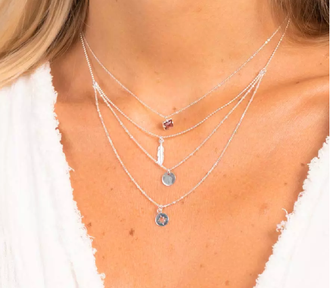 Collier Doriane triple rangs plume pastille étoile du Nord
